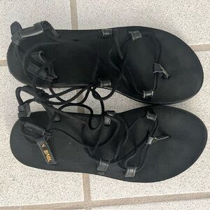 Teva Voya Infinity Black Strappy Sandal - Size 9